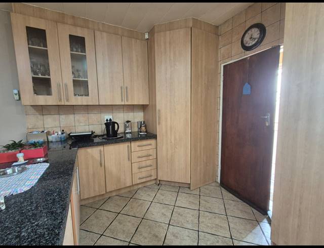 3 BEDROOM TOWNHOUSE FOR SALE IN ARCON PARK